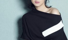 万茜自爆一年潜七次 美丽的标价,一年潜入七次，揭秘美丽背后的标价